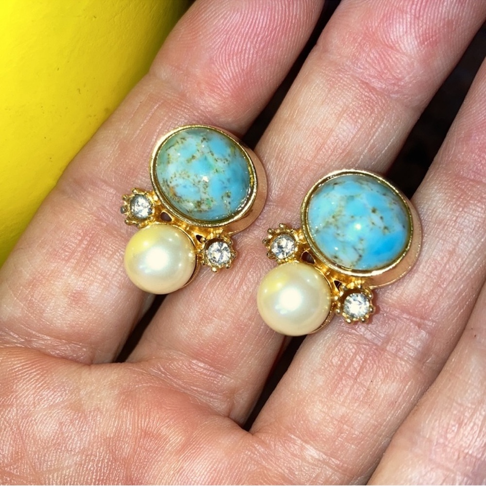 RARE GERARD YOSCA Cushion clip back cabochon rhinestone & pearl w/ gold earrings